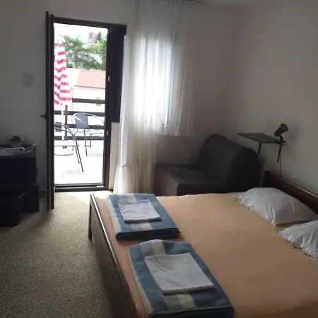 Rovenska Seaview Apartment
